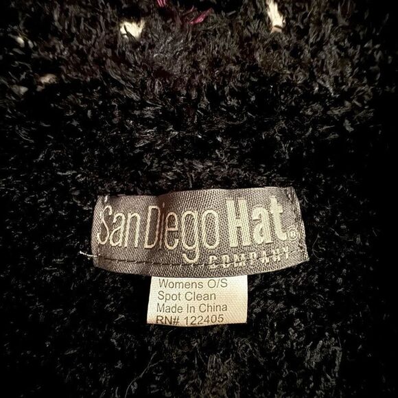 Soft black beanie hat with cat face embellishments and ears NWOT - Picture 6 of 7